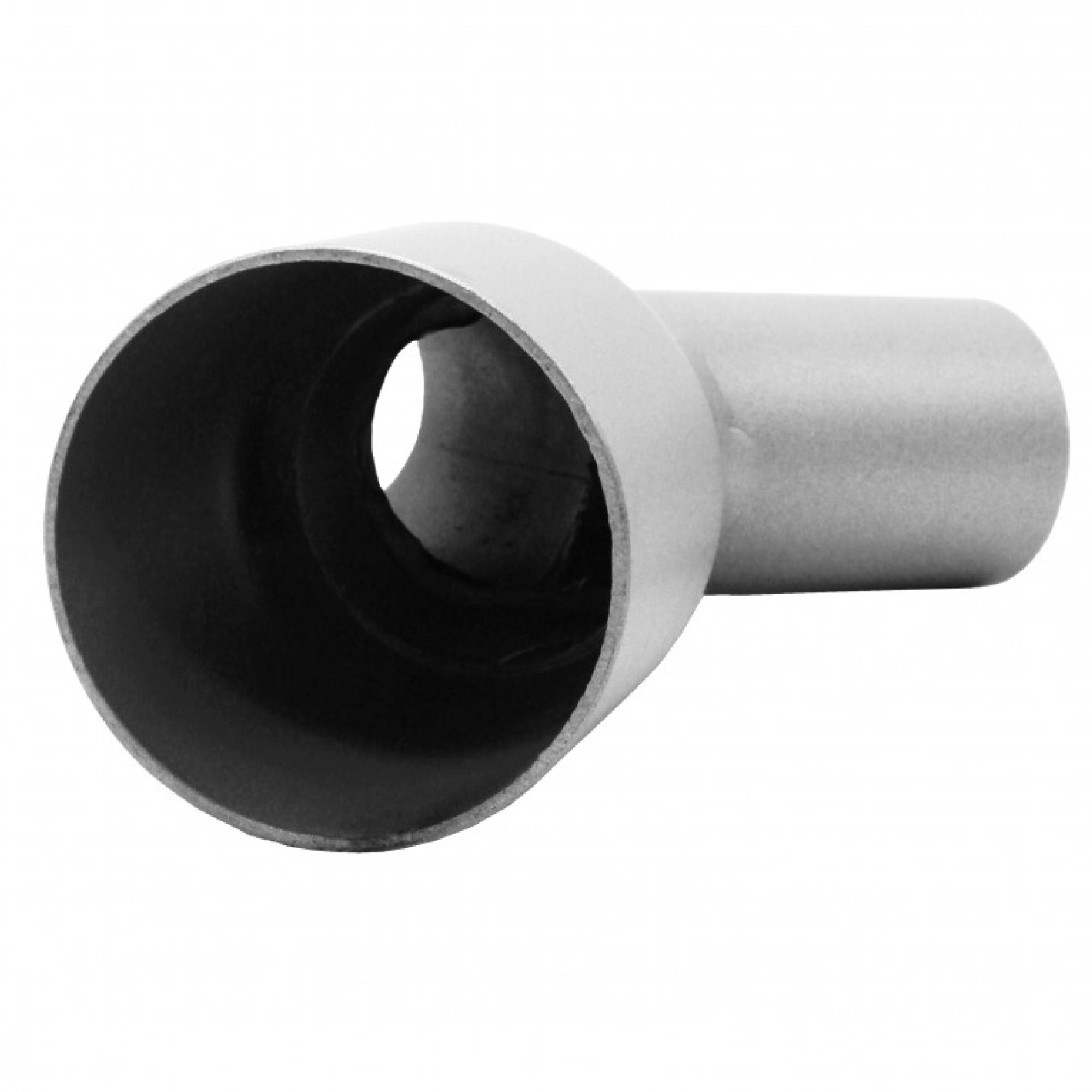 Eine metallische Rohrverbindung, die an einem Ende eine Öffnung hat. Das Rohr hat eine silberne Farbe mit mattem Finish und ist zylindrisch geformt. Die Innenseite ist schwarz und zeigt weitere Details der Konstruktion.